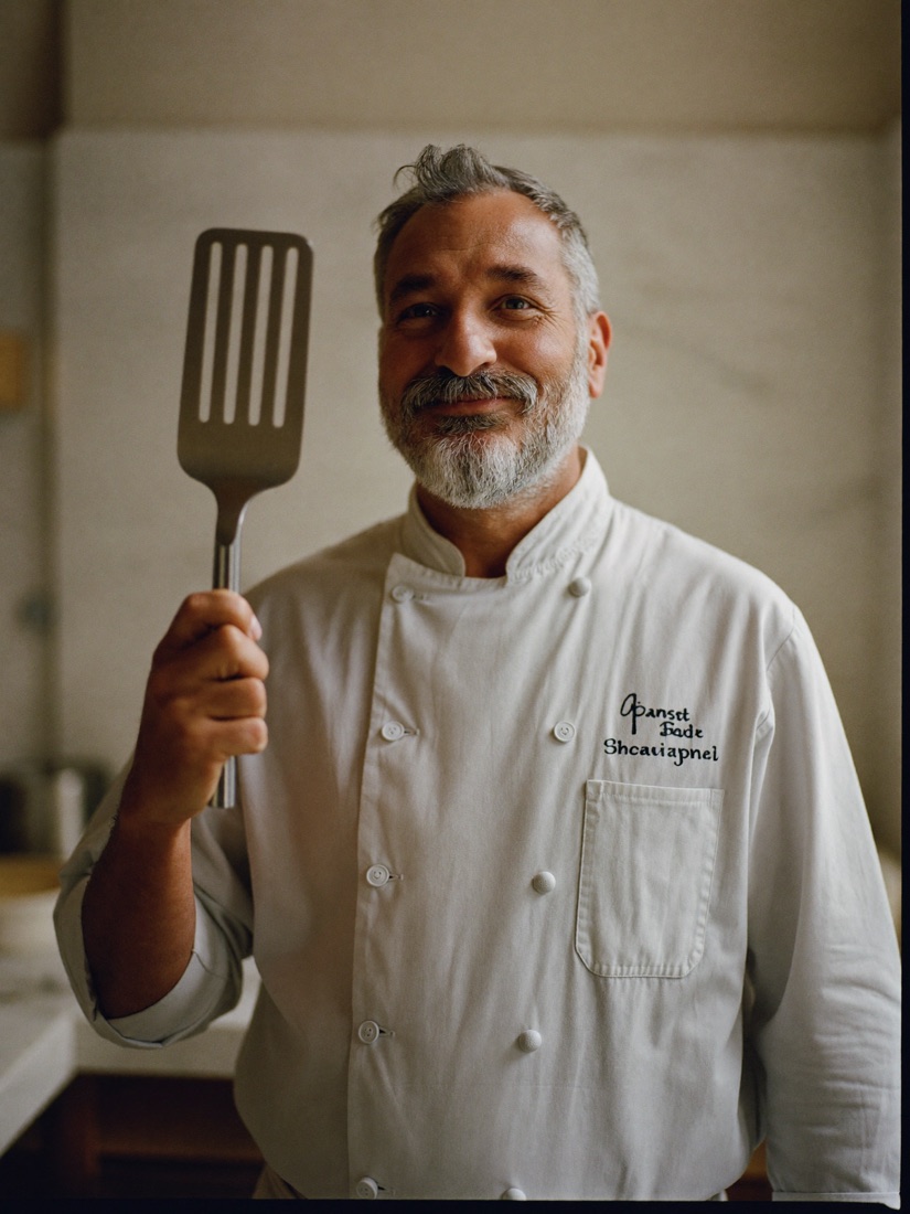 Ritratto del responsabile della cioccolateria nel laboratorio